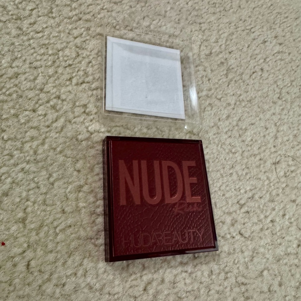 BRAND NEW HUDA BEAUTY NUDE Eyeshadow - Picture 5 of 5